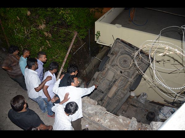 బిర్లా మందిర్ వద్ద క్వాలిస్ బీభత్సం