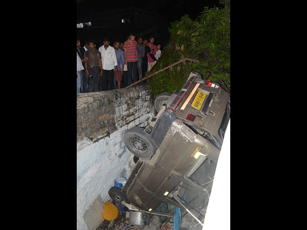 బిర్లా మందిర్ వద్ద క్వాలిస్ బీభత్సం
