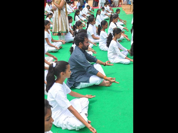 యోగా సాధన యోగా సాధన