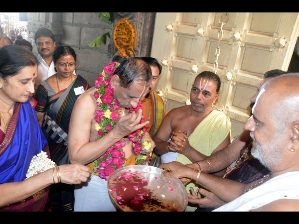 తిరచనూరులో గవర్నర్ దంపతులు