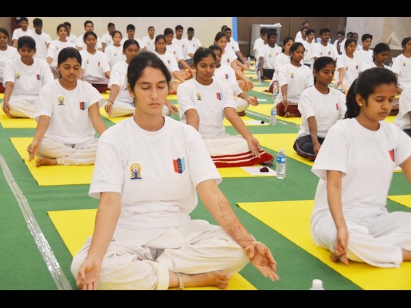 యోగా సాధనలో చంద్రబాబు