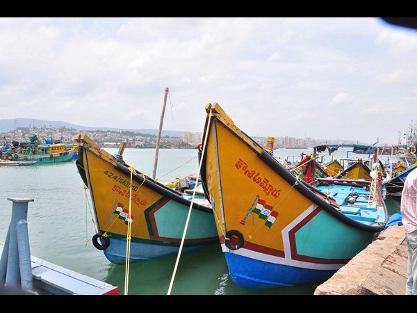 మృత్యకారులు: ఎలా బతికామో దేవుడికే తెలియాలి