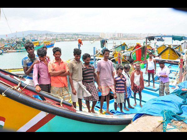 మృత్యకారులు: ఎలా బతికామో దేవుడికే తెలియాలి