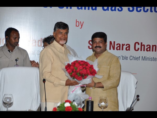 కేంద్రమంత్రితో బాబు