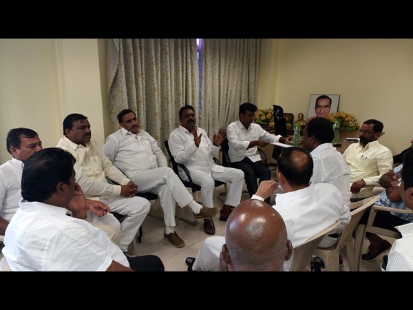 సీఎం కేసీఆర్ రాజకీయ రాబందు సీఎం కేసీఆర్ రాజకీయ రాబందు