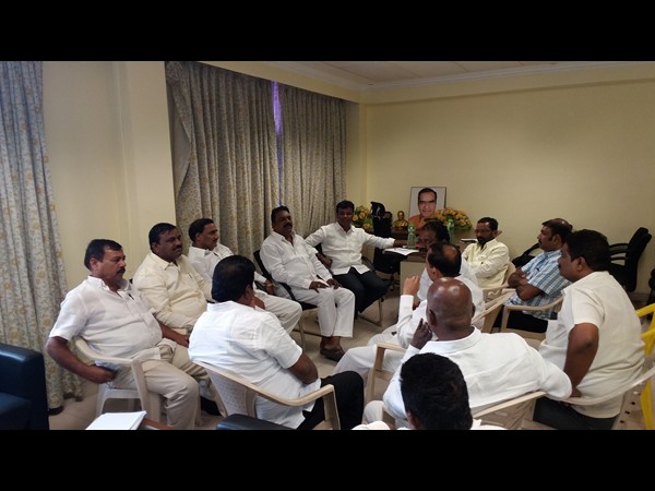 సీఎం కేసీఆర్ రాజకీయ రాబందు సీఎం కేసీఆర్ రాజకీయ రాబందు