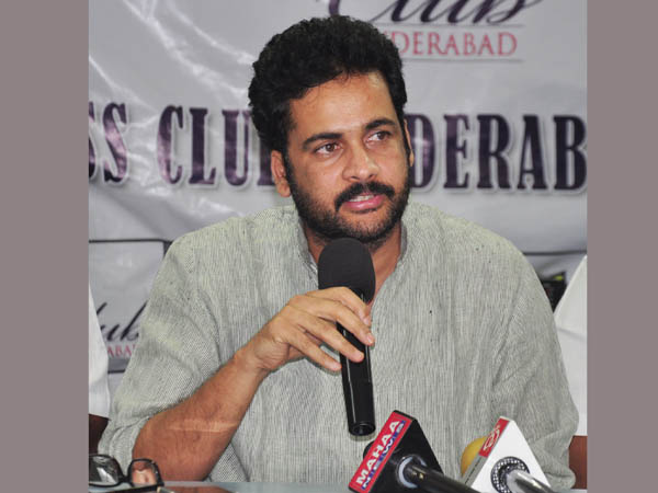 Sivaji fires at political leaders for special status to AP