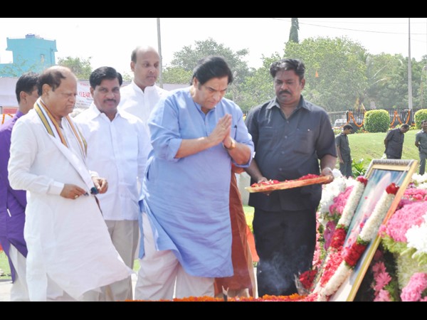  పీవీకి ఘన నివాళి 