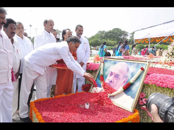  పీవీకి ఘన నివాళి