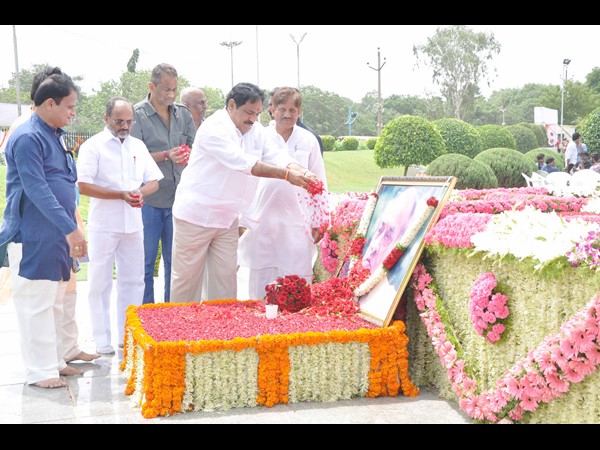  పీవీకి ఘన నివాళి 