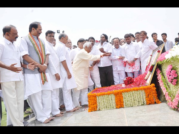  పీవీకి ఘన నివాళి 