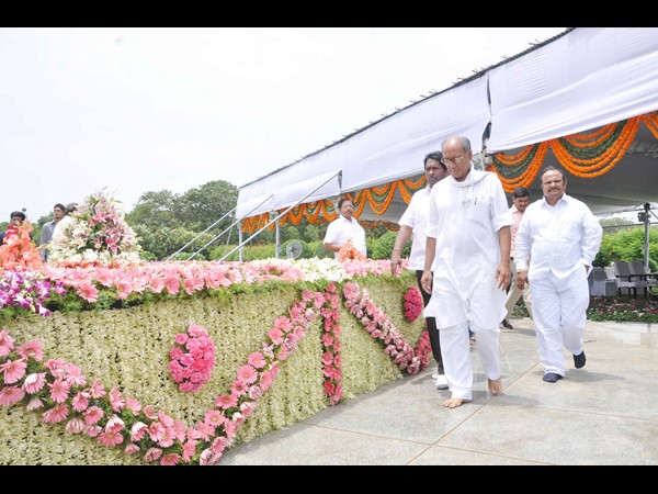 పీవీకి ఘన నివాళి 