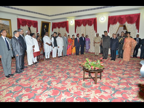 గవర్నర్ విందు..