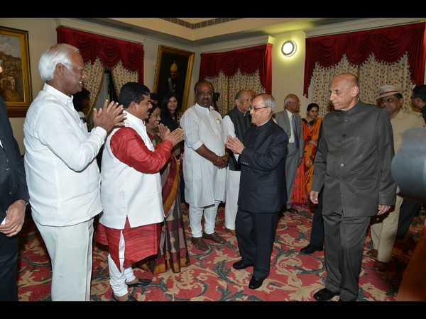 బాబుకు దూరంగా టీ ప్రజాప్రతినిధులు