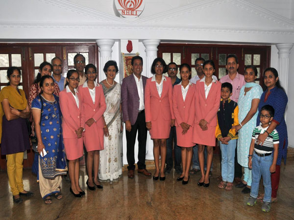 PM Narendra Modi tweets OneIndia report; girls keen to meet him