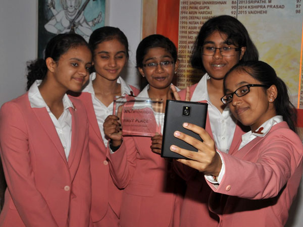 PM Narendra Modi tweets OneIndia report; girls keen to meet him