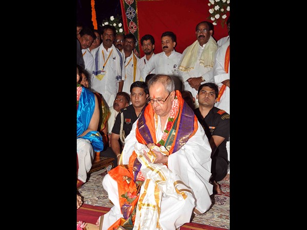  కట్టె పొంగలిని ఇష్టంగా తిన్న ప్రణబ్