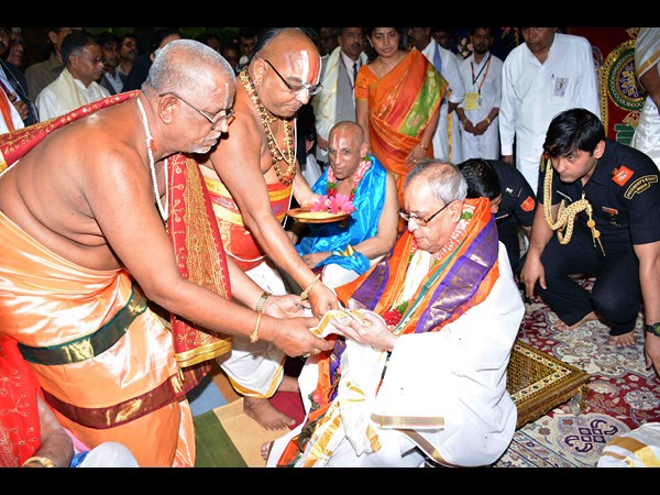  కట్టె పొంగలిని ఇష్టంగా తిన్న ప్రణబ్