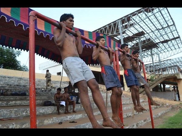 కొలువు కోసం పరుగు