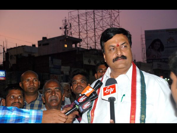 రాష్ట్రపతిని కలిసిన టి కాంగ్రెస్ నేతలు