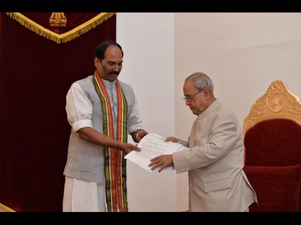 రాష్ట్రపతిని కలిసిన టి కాంగ్రెస్ నేతలు