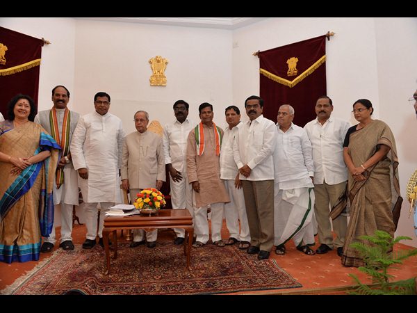 రాష్ట్రపతిని కలిసిన టి కాంగ్రెస్ నేతలు
