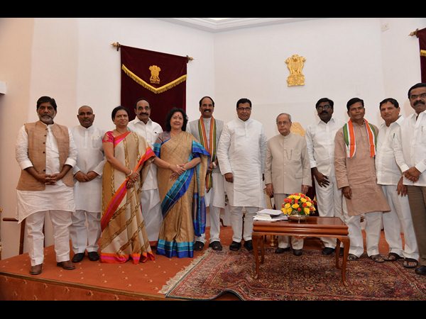 రాష్ట్రపతిని కలిసిన టి కాంగ్రెస్ నేతలు