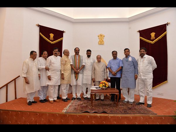 రాష్ట్రపతిని కలిసిన టి కాంగ్రెస్ నేతలు