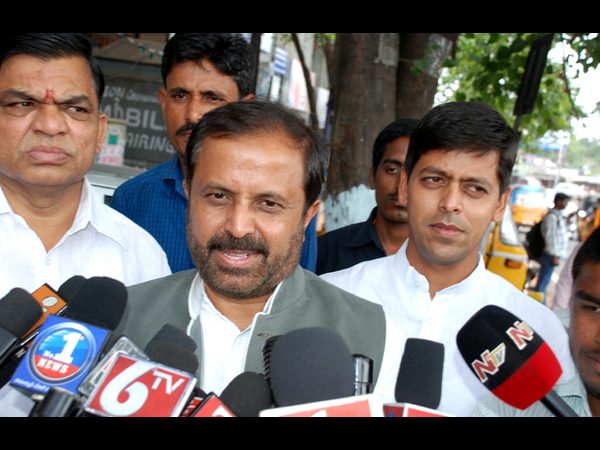 రాష్ట్రపతిని కలిసిన టి కాంగ్రెస్ నేతలు