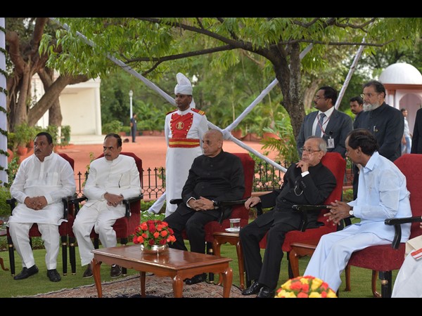 ప్రముఖులకు రాష్ట్రపతి తేనీటి విందు