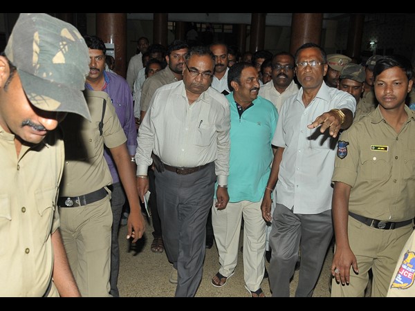 సండ్ర అరెస్టును నిరసిస్తూ ఆందోళన