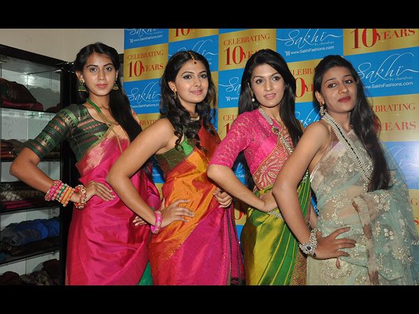 మెరిసిన తారలు