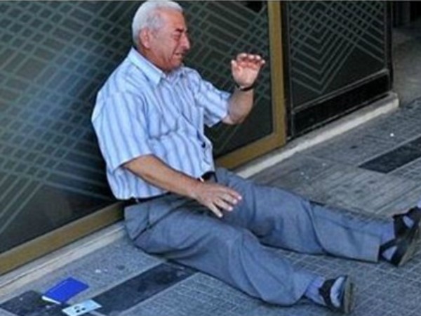 పవన్ కళ్యాణ్‌లా: సాయం చేసేందుకు సిడ్నీ నుంచి గ్రీస్‌కు