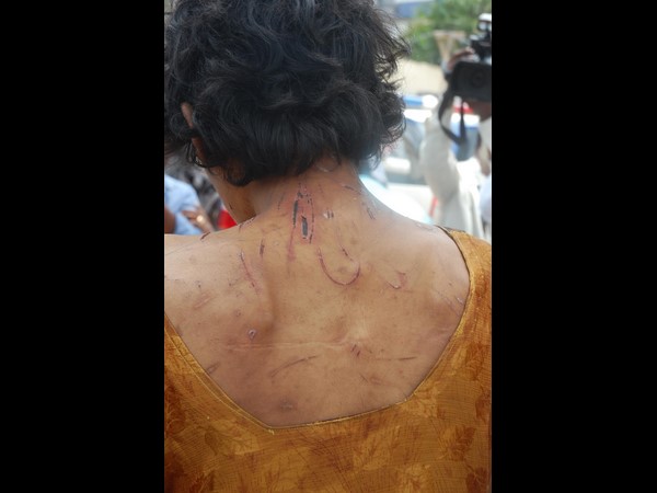 స్టోర్ రూంలో నిర్బంధం స్టోర్ రూంలో నిర్బంధం