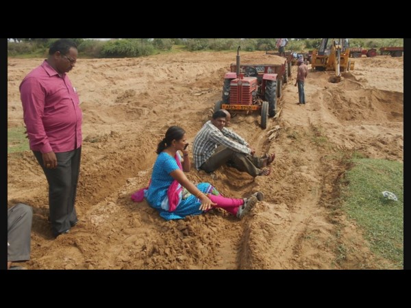 మళ్లీ ఏడ్చిన ఎమ్మార్వో వనజాక్షి: బాబుతో రెవెన్యూ ఉద్యోగుల చర్చలు సఫలం