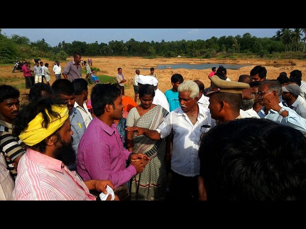  మళ్లీ ఏడ్చిన ఎమ్మార్వో వనజాక్షి: బాబుతో రెవెన్యూ ఉద్యోగుల చర్చలు సఫలం