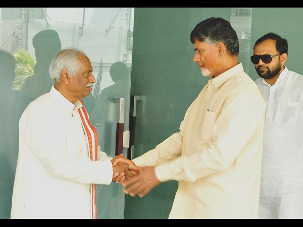 చంద్రబాబు - దత్తాత్రేయ