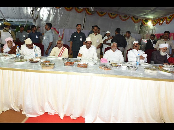 ఇఫ్తార్ విందులో కెసిఆర్