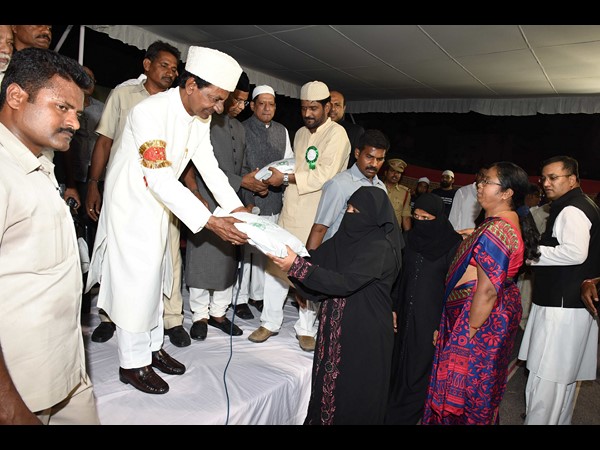 ఇఫ్తార్ విందులో కెసిఆర్