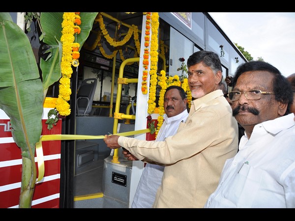 బస్సు ప్రారంభిస్తూ..