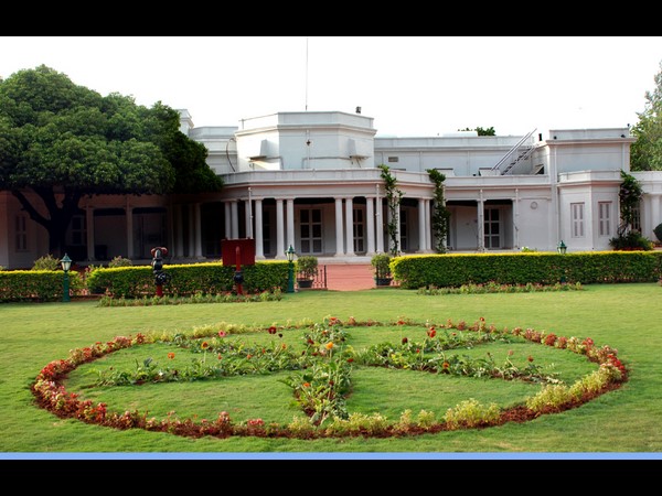 రాష్ట్రపతి నిలయం: సందర్శన ఉచితం, హైలెట్‌గా నక్షత్ర వాటిక