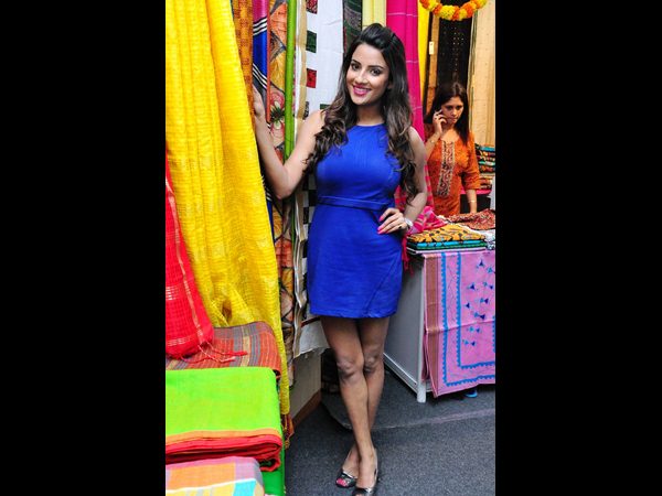 సినీ నటి జ్యోతి సేథి చేతుల మీదగా 'సిల్క్ షోయగం' సినీ నటి జ్యోతి సేథి చేతుల మీదగా 'సిల్క్ షోయగం'