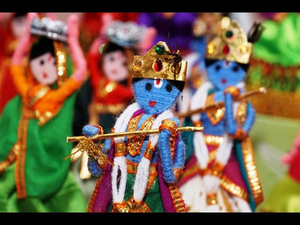 సినీ నటి జ్యోతి సేథి చేతుల మీదగా 'సిల్క్ షోయగం' సినీ నటి జ్యోతి సేథి చేతుల మీదగా 'సిల్క్ షోయగం'