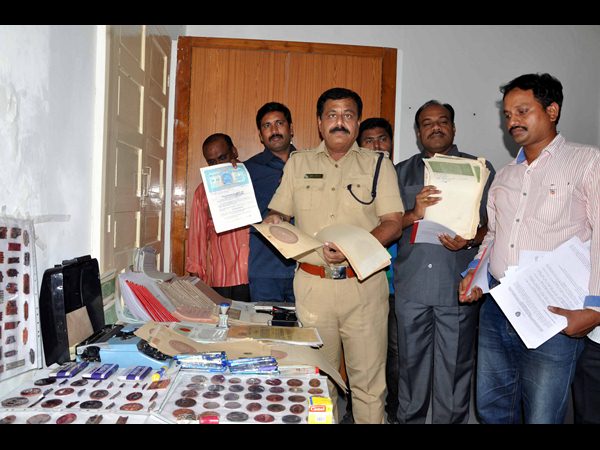 భూముల వివరాలు ఇలా అందించాడు..