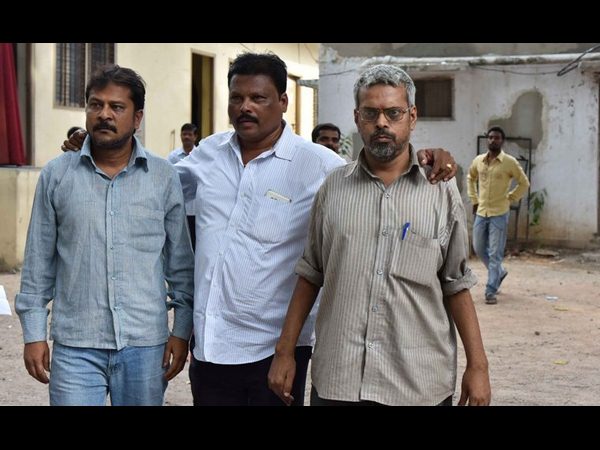 నకిలీ పత్రాలను కాజేసేందుకు ప్రయత్నం..