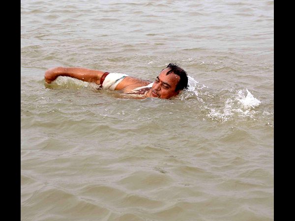 ఈత కొడుతున్న ఇంద్రకరణ్