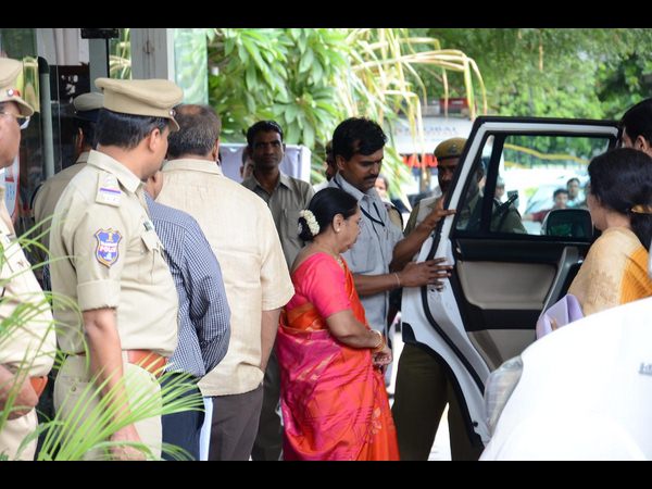 ప్రత్యూష - కెసిఆర్