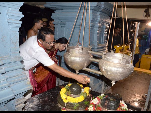 కాళేశ్వరంలో పూజలు