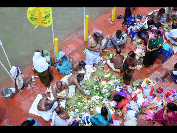 పుష్కరాల్లో ధరల మంట పుష్కరాల్లో ధరల మంట