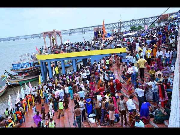 పుష్కరాల్లో ధరల మంట పుష్కరాల్లో ధరల మంట